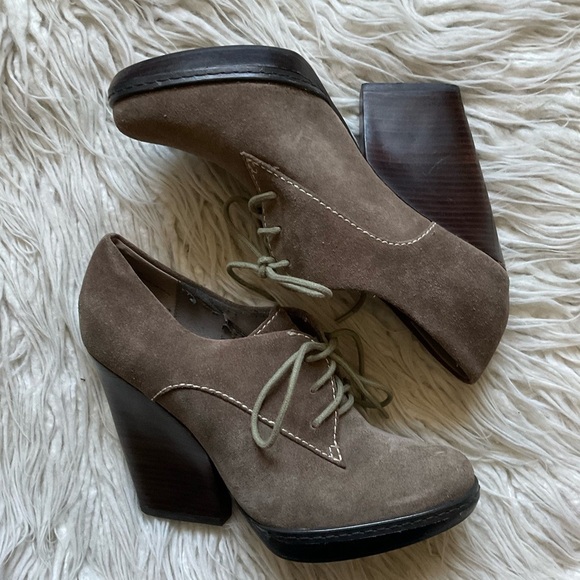 Anthropologie Levity Sahara Brown Suede Leather Oxford Thick Heel Booties Size 8 - Picture 2 of 12